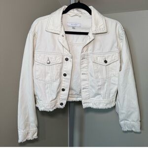 Disclosed Women’s Off-White cropped Distressed Jean Jacket Size Small